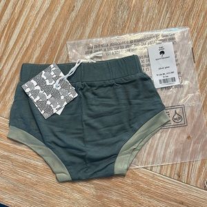 Kate Quinn sport bloomers